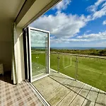 Holiday home Lens Lookout - Seaview And Balcony - Part Of The The Bay Village With Pool, Gym And Direct Access, Pub, Restaurant, Tennis And Meadows Walks Filey