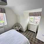 Lens Lookout - Seaview And Balcony - Part Of The The Bay Village With Pool, Gym And Direct Access, Pub, Restaurant, Tennis And Meadows Walks Holiday home *