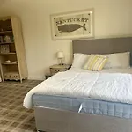 Lens Lookout - Seaview And Balcony - Part Of The The Bay Village With Pool, Gym And Direct Access, Pub, Restaurant, Tennis And Meadows Walks Filey