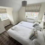 Lens Lookout - Seaview And Balcony - Part Of The The Bay Village With Pool, Gym And Direct Access, Pub, Restaurant, Tennis And Meadows Walks * Filey