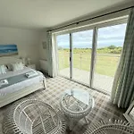 Holiday home Lens Lookout - Seaview And Balcony - Part Of The The Bay Village With Pool, Gym And Direct Access, Pub, Restaurant, Tennis And Meadows Walks *