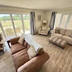 Lens Lookout - Seaview And Balcony - Part Of The The Bay Village With Pool, Gym And Direct Access, Pub, Restaurant, Tennis And Meadows Walks
