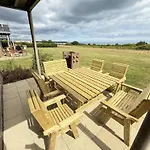 Lens Lookout - Seaview And Balcony - Part Of The The Bay Village With Pool, Gym And Direct Access, Pub, Restaurant, Tennis And Meadows Walks Holiday home *