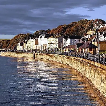 Prázdninový dům Lens Lookout - Seaview And Balcony - Part Of The The Bay Village With Pool, Gym And Direct Access, Pub, Restaurant, Tennis And Meadows Walks Filey