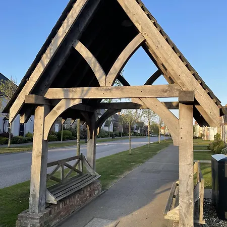 Lens Lookout - Seaview And Balcony - Part Of The The Bay Village With Pool, Gym And Direct Access, Pub, Restaurant, Tennis And Meadows Walks * Filey