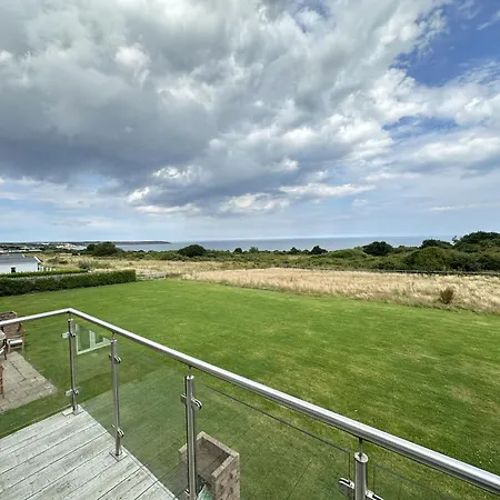 Lens Lookout - Seaview And Balcony - Part Of The The Bay Village With Pool, Gym And Direct Access, Pub, Restaurant, Tennis And Meadows Walks *