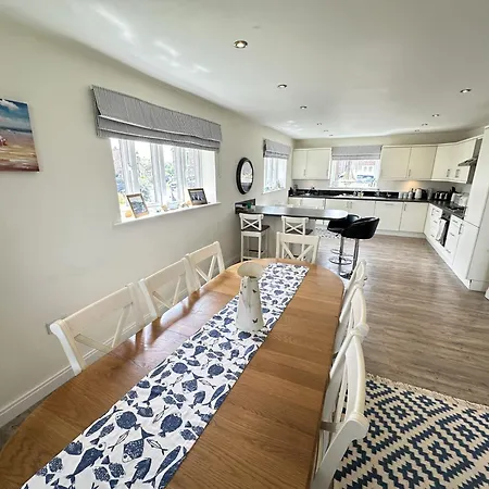 Lens Lookout - Seaview And Balcony - Part Of The The Bay Village With Pool, Gym And Direct Access, Pub, Restaurant, Tennis And Meadows Walks