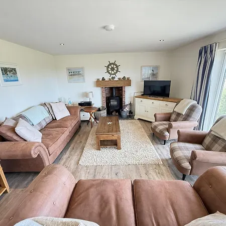 Lens Lookout - Seaview And Balcony - Part Of The The Bay Village With Pool, Gym And Direct Access, Pub, Restaurant, Tennis And Meadows Walks * Filey