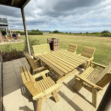 Lens Lookout - Seaview And Balcony - Part Of The The Bay Village With Pool, Gym And Direct Access, Pub, Restaurant, Tennis And Meadows Walks Nyaraló *