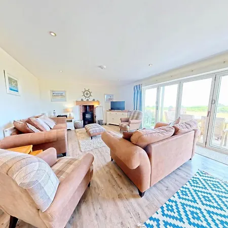 Lens Lookout - Seaview And Balcony - Part Of The The Bay Village With Pool, Gym And Direct Access, Pub, Restaurant, Tennis And Meadows Walks Filey