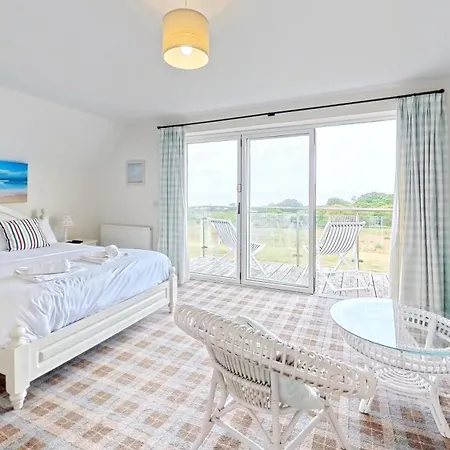 Lens Lookout - Seaview And Balcony - Part Of The The Bay Village With Pool, Gym And Direct Access, Pub, Restaurant, Tennis And Meadows Walks * Filey