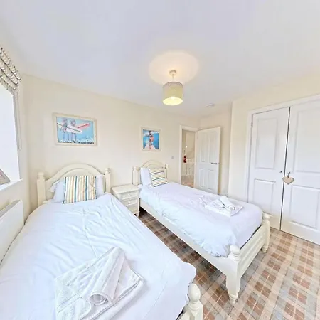 Lens Lookout - Seaview And Balcony - Part Of The The Bay Village With Pool, Gym And Direct Access, Pub, Restaurant, Tennis And Meadows Walks *