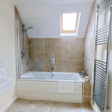 Lens Lookout - Seaview And Balcony - Part Of The The Bay Village With Pool, Gym And Direct Access, Pub, Restaurant, Tennis And Meadows Walks * Filey