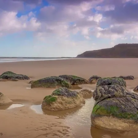 Lens Lookout - Seaview And Balcony - Part Of The The Bay Village With Pool, Gym And Direct Access, Pub, Restaurant, Tennis And Meadows Walks Filey