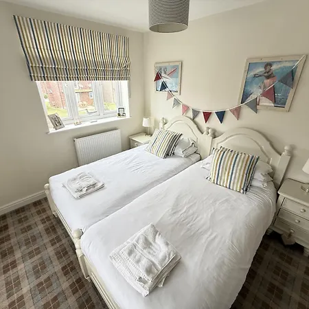 Lens Lookout - Seaview And Balcony - Part Of The The Bay Village With Pool, Gym And Direct Access, Pub, Restaurant, Tennis And Meadows Walks Casa de Férias *