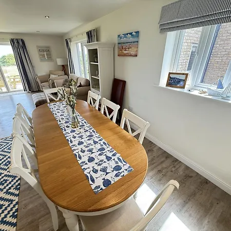 Lens Lookout - Seaview And Balcony - Part Of The The Bay Village With Pool, Gym And Direct Access, Pub, Restaurant, Tennis And Meadows Walks