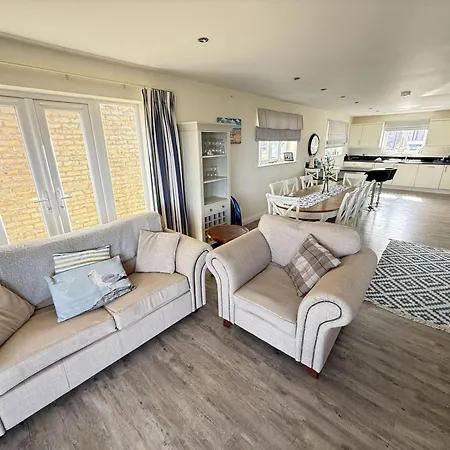 Lens Lookout - Seaview And Balcony - Part Of The The Bay Village With Pool, Gym And Direct Access, Pub, Restaurant, Tennis And Meadows Walks *